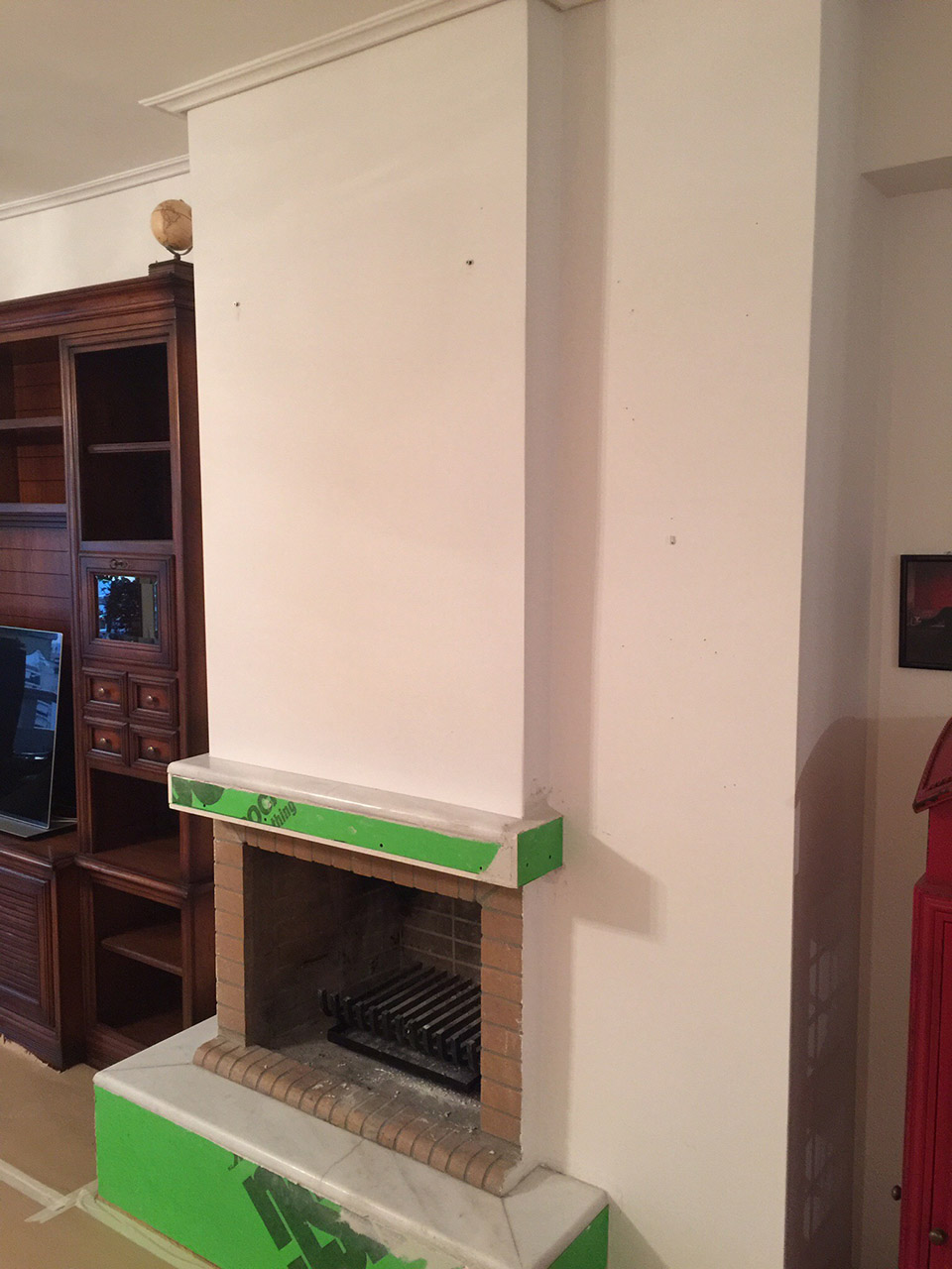 Πατητή τσιμεντοκονία σε τζάκι σε οικία στην κυψέλη πριν και μετά