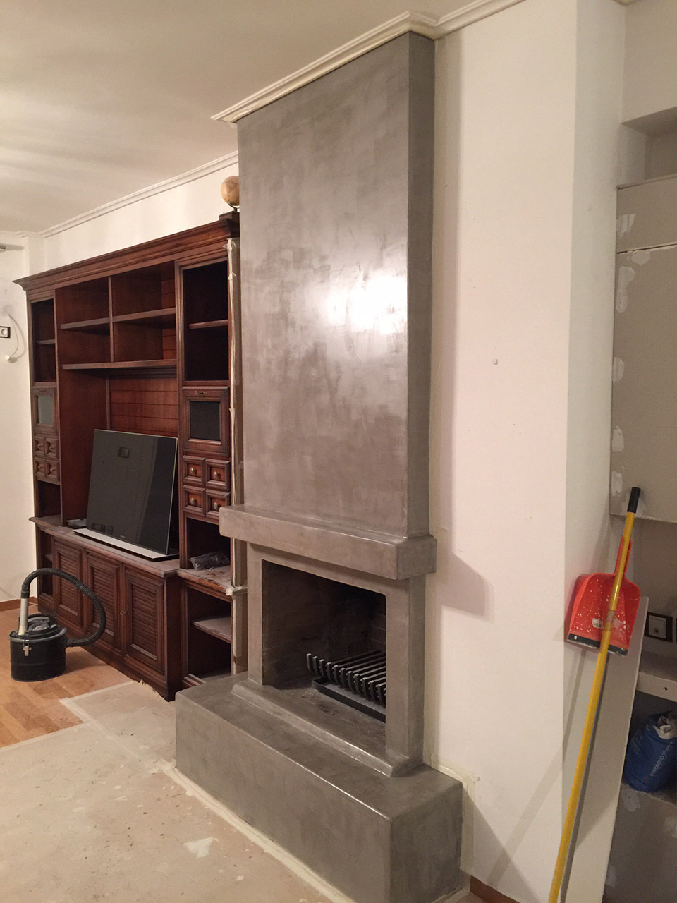 Πατητή τσιμεντοκονία σε τζάκι σε οικία στην κυψέλη πριν και μετά