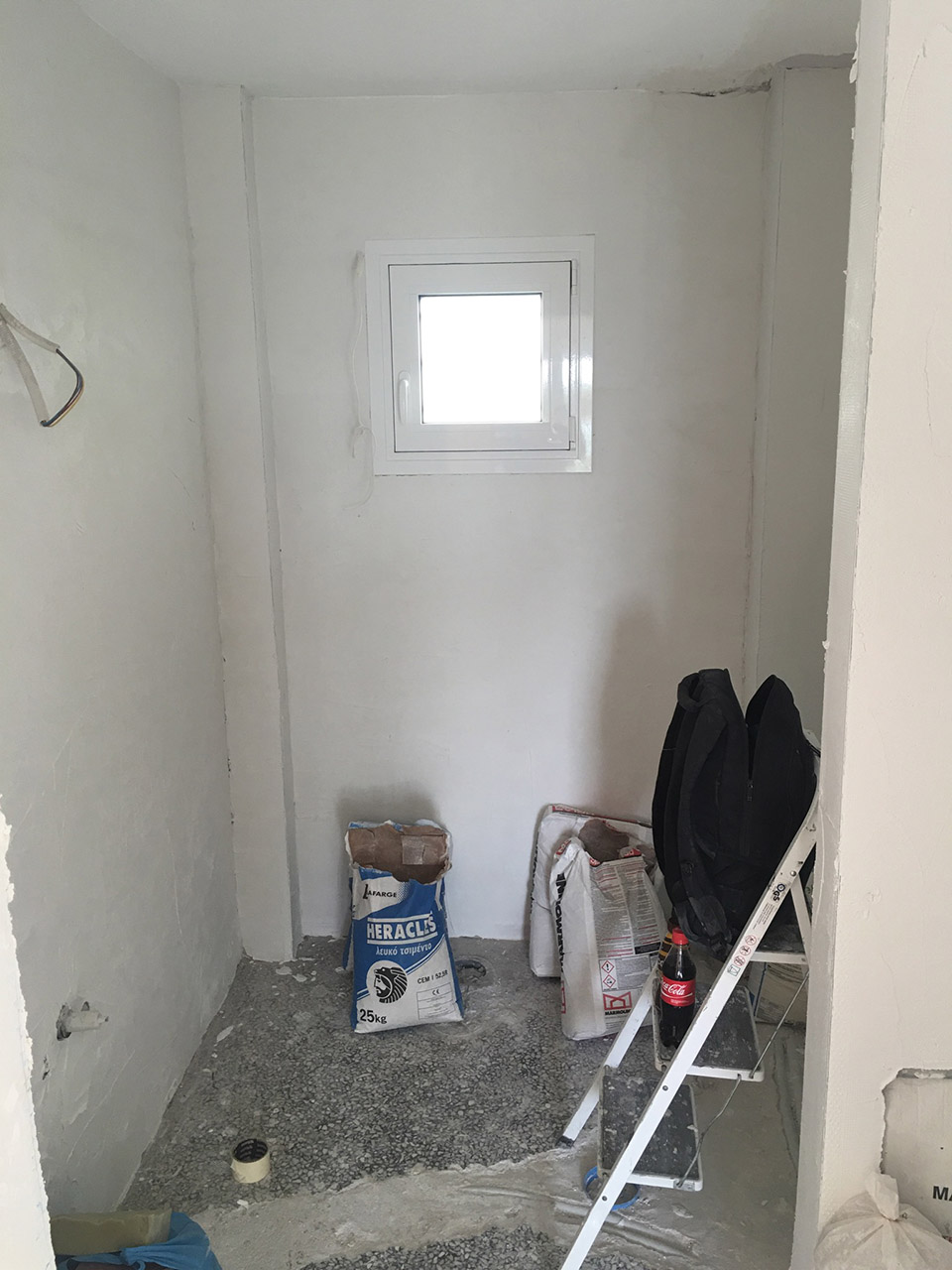 Εφαρμογή πατητής τσιμεντοκονίας και τοποθέτηση πλακιδίων