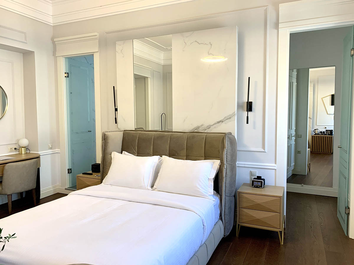 Ανακαίνιση ξενοδοχείου στο κέντρο της Αθήνας σε μπάνια και δωμάτια