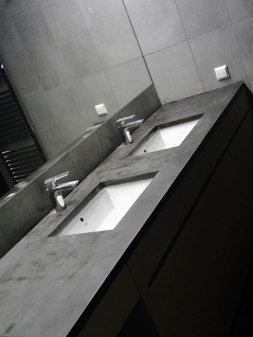 Πάγκος σε μπάνιο πατητή σε οικία στο Ψυχικό