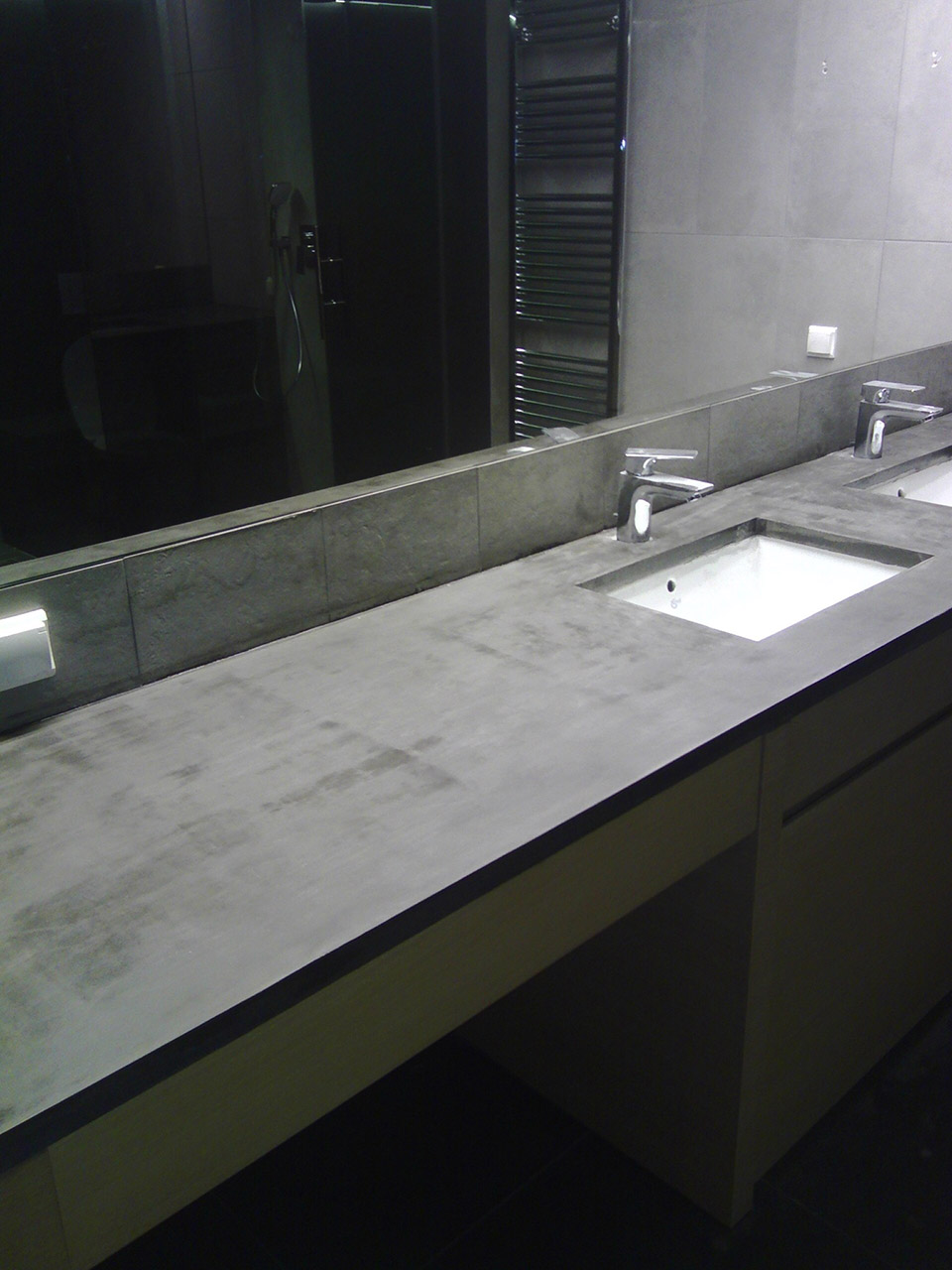 Πάγκος σε μπάνιο πατητή σε οικία στο Ψυχικό