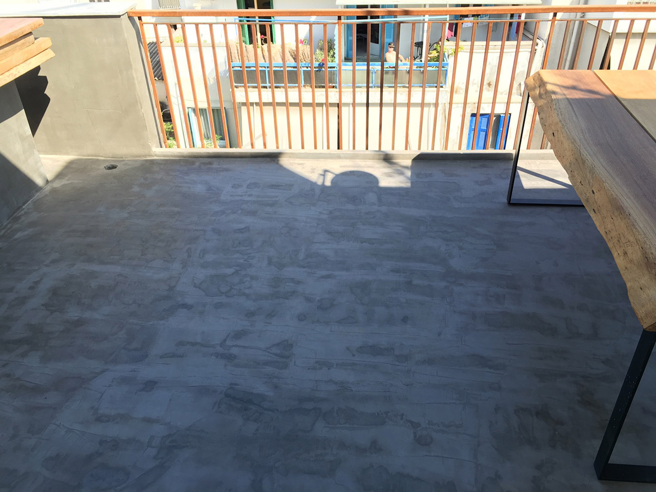 Πατητή τσιμεντοκονία σε βεράντα τύπου ρουστίκ